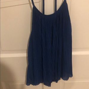 Cropped flowy pleated top